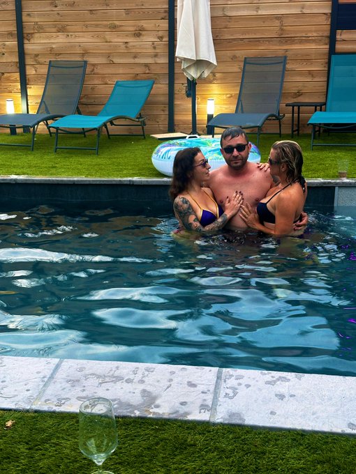 On a pris soins de @LumaCarie1 avec ma copine @Sexirogenia   La vid&eacute;o est disponible bient&ocirc;t sur   ⬇️⬇️⬇️⬇️⬇️⬇️⬇️  https://t<a class="tags" target="_blank" title="On Twitter" href="/?out=eyJ0eXAiOiJKV1QiLCJhbGciOiJIUzUxMiJ9.eyJpYXQiOjE3MjgxNTc4MjMsImlzcyI6InR3cG9ybnN0YXJzLmNvbSIsIm5iZiI6MTcyODE1NzgyMywiZXhwIjoxNzU5NjkzODIzLCJyZWRpcmVjdF91cmwiOiJodHRwczovL3R3aXR0ZXIuY29tL0x1bWFDYXJpZTEifQ.1lRb9xdf-DEI8eFith8cn6GrwuZ3b7McCPSp45wTcwN_Mvq9QqKc9ss0sduNAQo22-HIUNZ-2r_G5Eq_b_zxbw">@LumaCarie1</a>