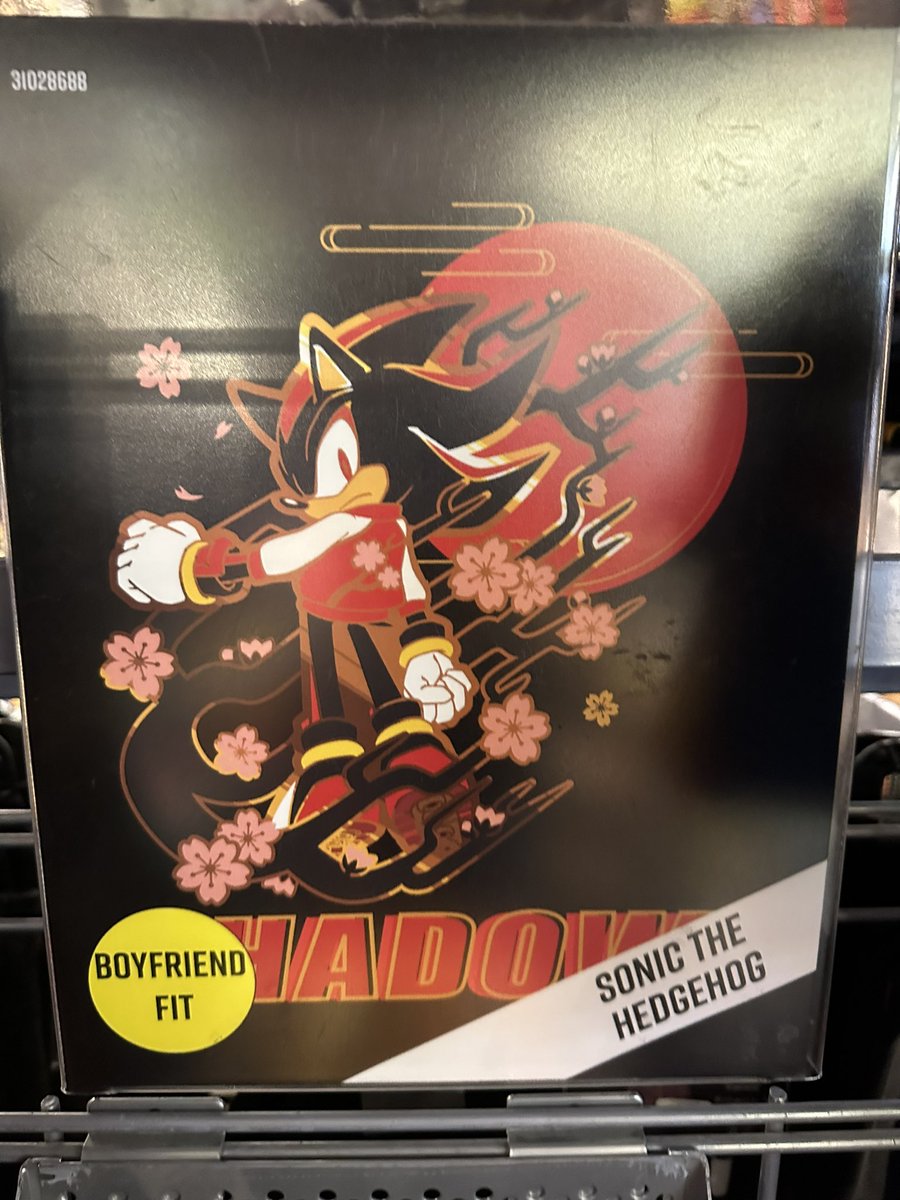 Shadlvssonic's tweet image. Shadow
“Boyfriend fit” 
And “sonic the hedgehog” in the same image??

Idk, kinda gay if you ask me ?!