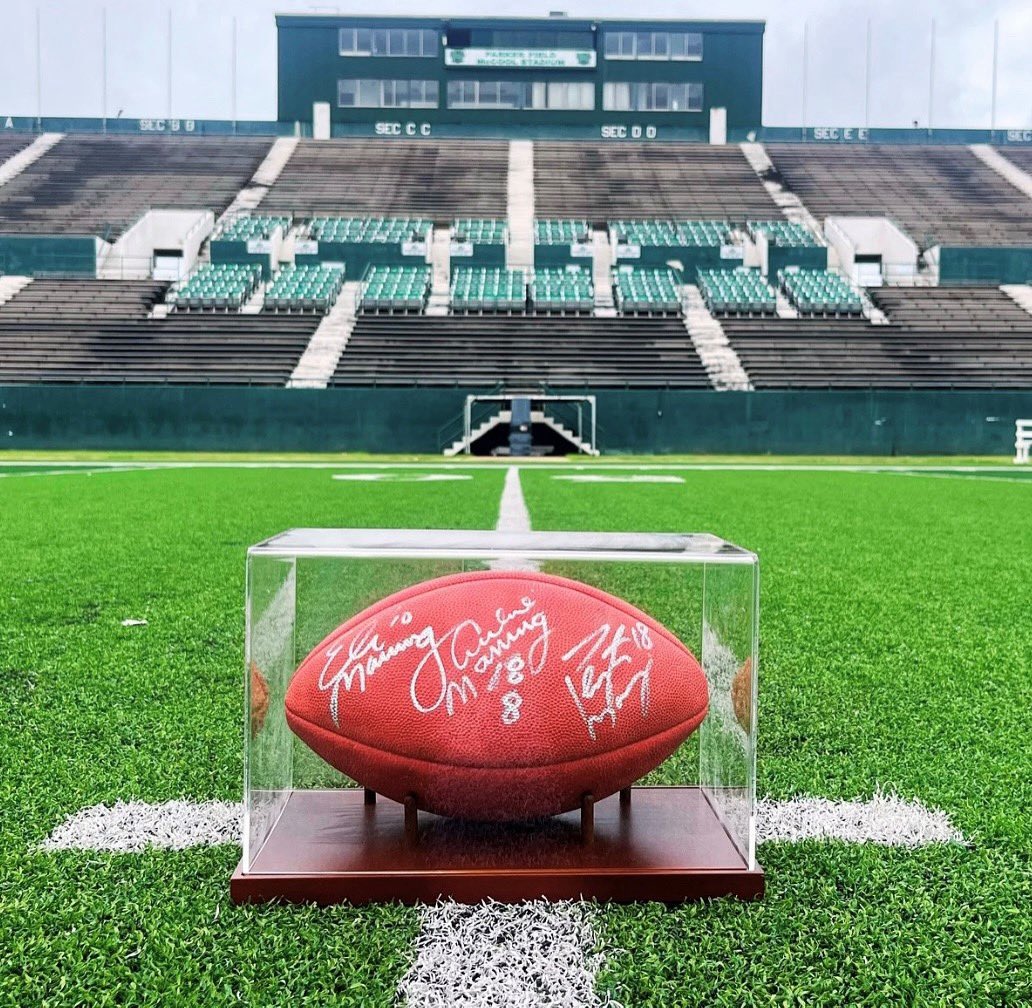 DSUStatesmen's tweet image. Sports memorabilia collectors, bid now on this unique football autographed by the legendary Manning family-Eli, Peyton, and Archie Manning. And be sure to check out the many other special items!

cbo.io/bidapp/index.p…