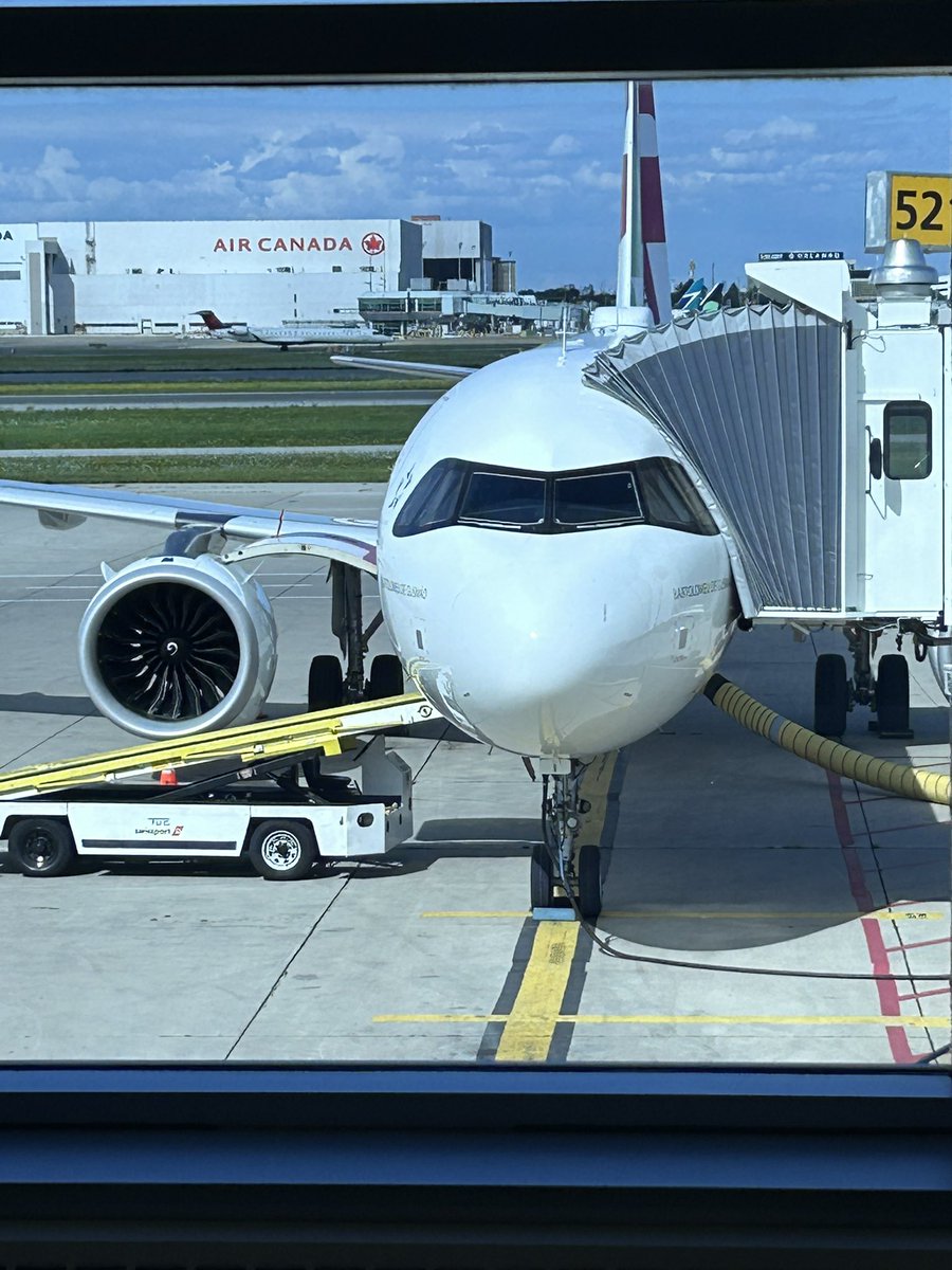 Andysacr's tweet image. My First Long Haul narrow body business class experience with @tapairportugal YYZ to LIS to a bad start even before getting into the plane: no Signature Lounge access, 20 min shuttle bus tour and crew one hour late 🙄Follow the 🧵 for further on board #Paxex #avgeek