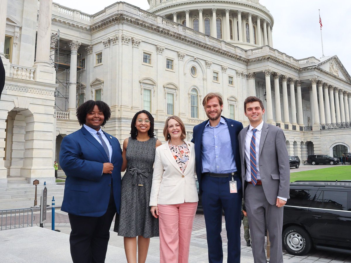 USRepKCastor's tweet photo. Happy #NationalInternDay! 🎉  Shoutout to all the incredible Team Castor interns working

hard for FL-14 families while gaining valuable experience. Your hard work and
fresh perspectives are truly appreciated.

Keep shining and building a brighter future for us all! 🌟🚀 https://t.co/8EZPD5N5LJ