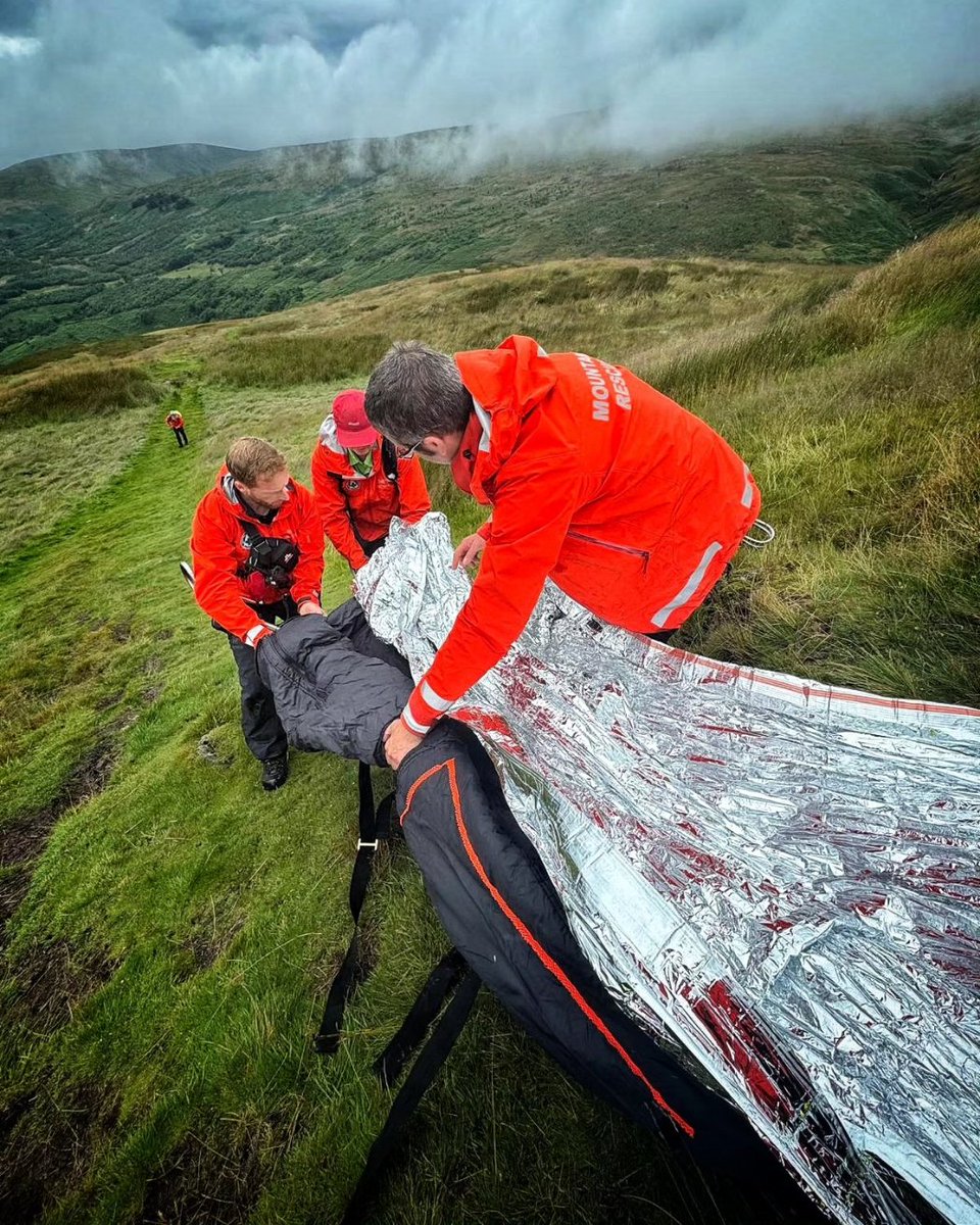 LomondMRT's tweet image. #CallOut 25/24
At 12:58 this afternoon, Lomond MRT were called to assist with a walker who had sustained a lower leg injury on the Campsie Fells.
Following initial assessment and treatment, the casualty was stretchered off the hill to a waiting ambulance.