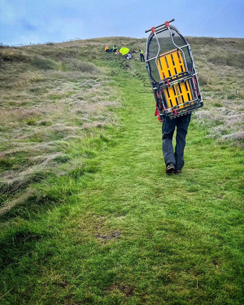 LomondMRT's tweet image. #CallOut 25/24
At 12:58 this afternoon, Lomond MRT were called to assist with a walker who had sustained a lower leg injury on the Campsie Fells.
Following initial assessment and treatment, the casualty was stretchered off the hill to a waiting ambulance.