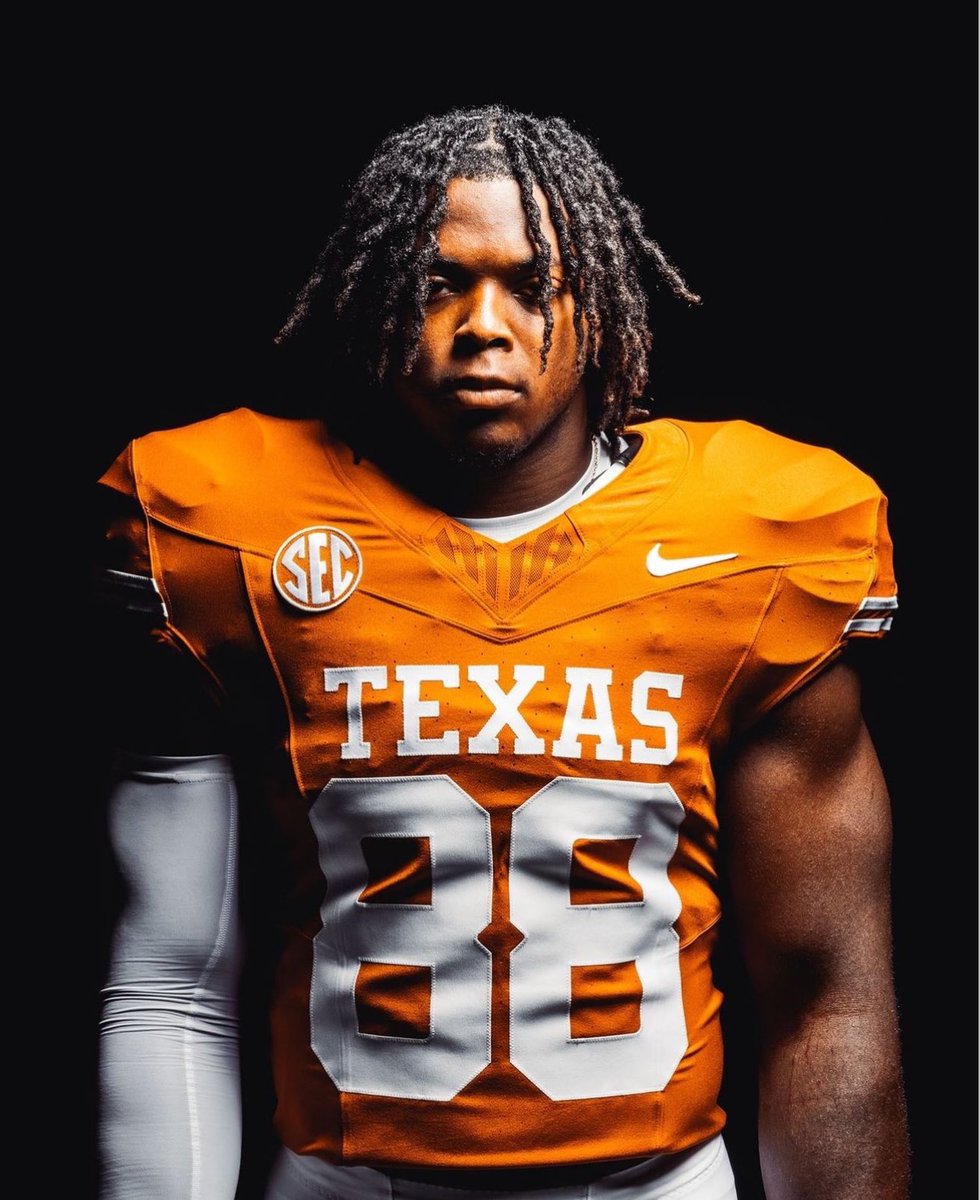 ontexasfootball's tweet image. Barryn Sorrell shares picture ahead of the 2024 season 🤘
📸 via officialbarrynsorrell IG