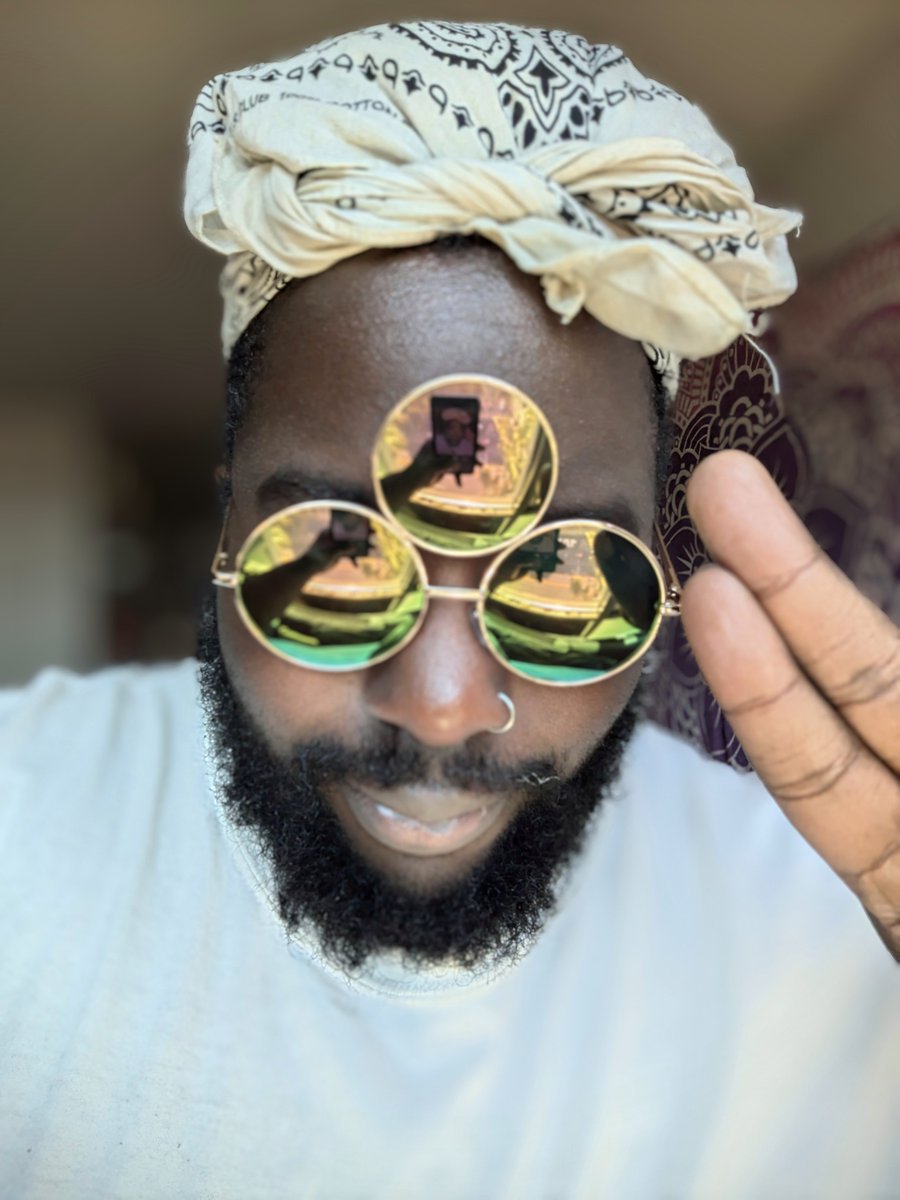 paranormalursa's tweet photo. The expression "high on life" is actually high on vibration = higher vibration ✨ 🤍 https://t.co/mIwSvWSCZz