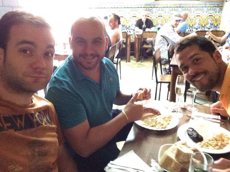 pons_sabate's tweet photo. Hoy hace 10 años estaba desayunando "butifarra amb seques" acompañándolo con cava bien frío, con unos buenos amigos que aun conservo.

A los pocos días la ELA eligió mi cuerpo.

La vida es ahora.

¡DISFRÚTALA!
¡VIVA LA VIDA! https://t.co/0yqdwAXeTu