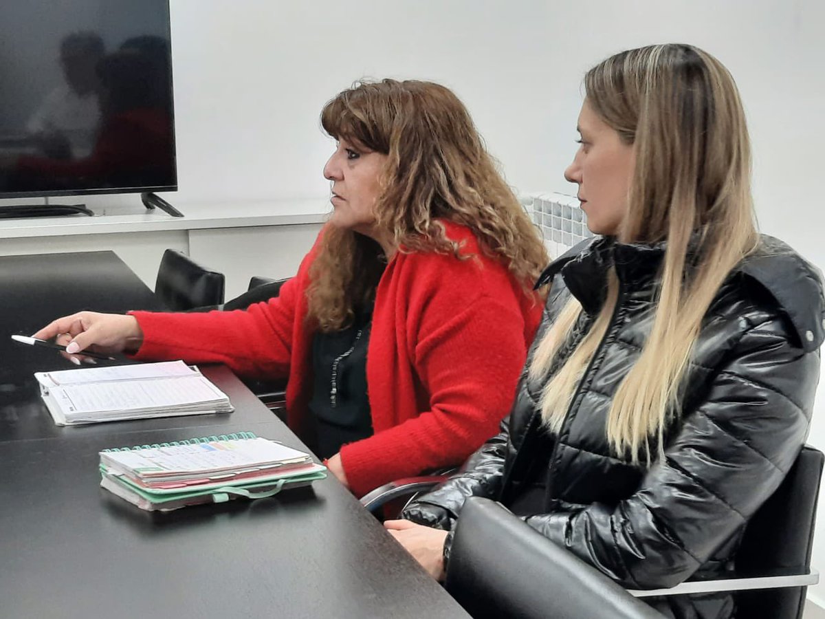 ￼
🫱🏼‍🫲🏽 | Se concretó encuentro para articular Políticas Públicas destinadas a la comunidad. 

El <a href="/_SantaCruzAr/">Gobierno de Santa Cruz</a> llevó adelante una mesa de trabajo interinstitucional para abordar técnicas a fin establecer nuevas políticas de Estado.

Nota 🔗 bit.ly/4dcZoQy