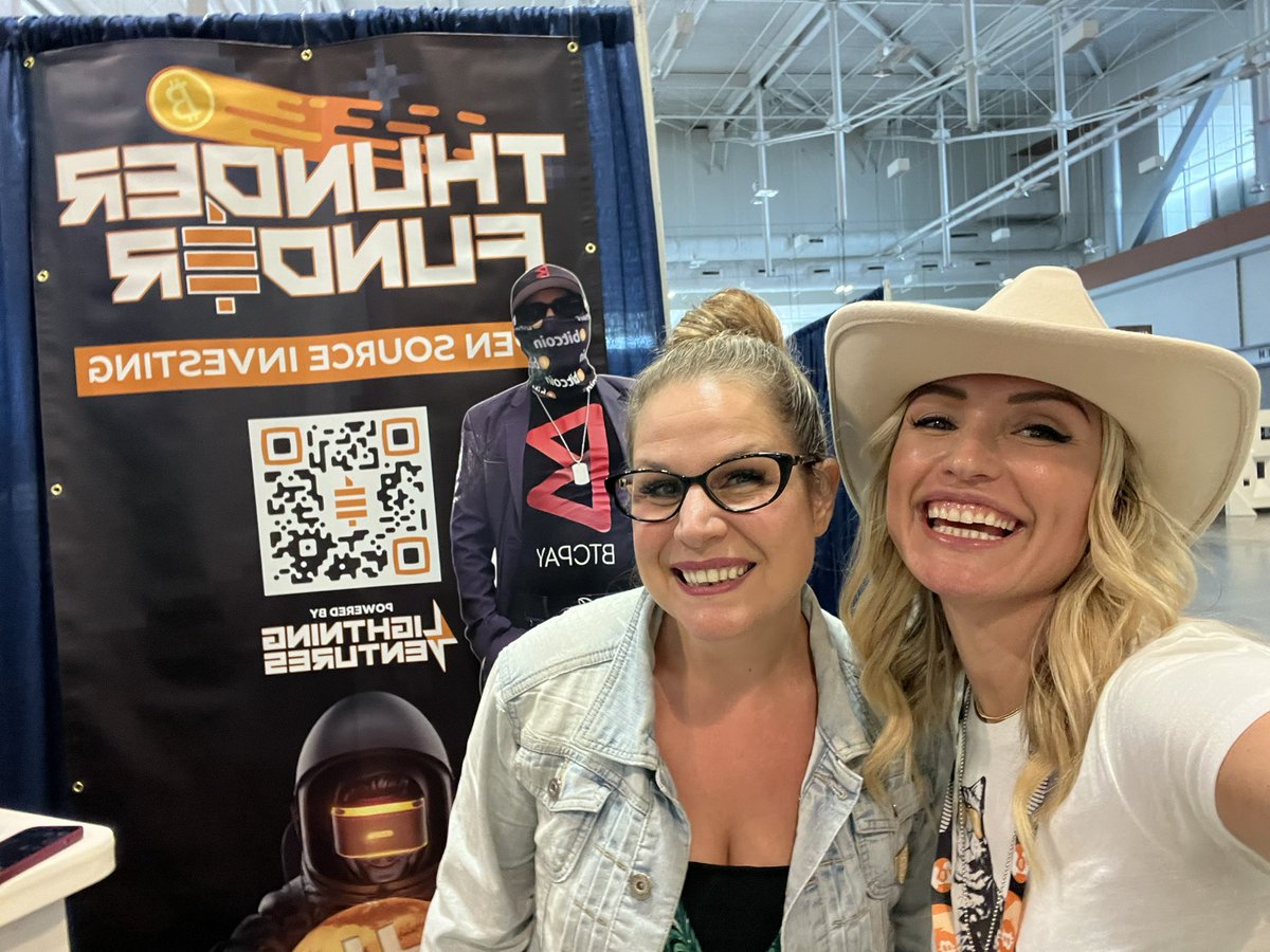 nastyhodl's tweet photo. With one of my favorite #Bitcoin ladies of all time, @DecentraSuze 🧡 https://t.co/JF3WGVa5Bk