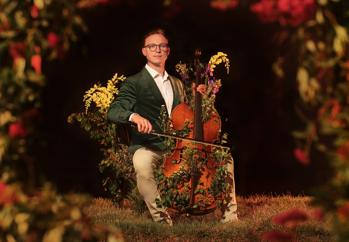 bensollee's tweet photo. Hey Lou Friends! @TheBigStompFest starts tomorrow! I'm donating my performance in honor of my friend Jordon Ellis. Come party on the Waterfront and help stomp out the stigma around mental health.

Magical 📸 by Jessica Ebelhar with art direction by Sally Jean Wegert https://t.co/t8VLwhbHCH