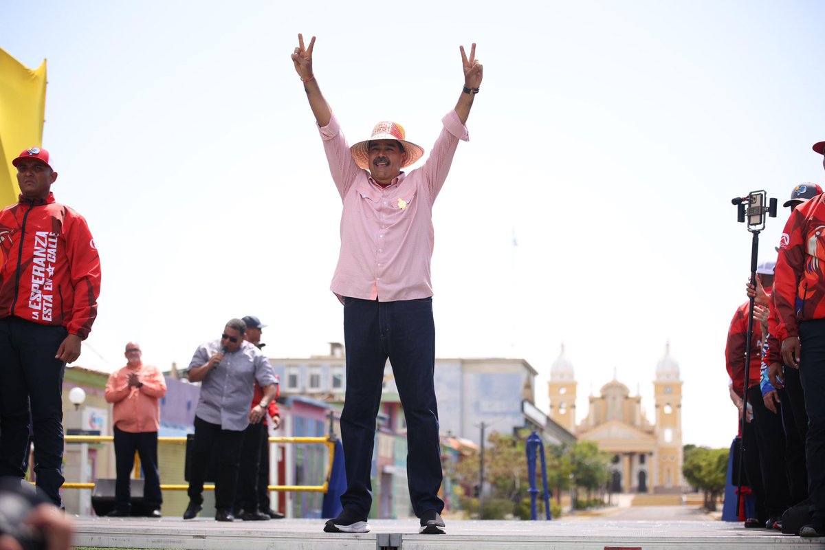 AmeliachPSUV's tweet image. Espectacular cierre de campaña en el Zulia. Victoria bendita por la Virgen Chinita