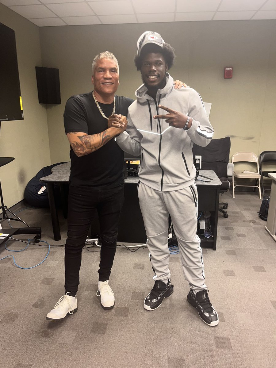 MakaioKeels's tweet image. My dawg ❤️ appreciate you @PaxtonKBaker for coming to speak with @DCDPR Deanwood Radio Broadcast Program. You made me think different about life and now I’m infatuated with be coming a better version of myself real talk❤️💯#dprprograms #morethanrec