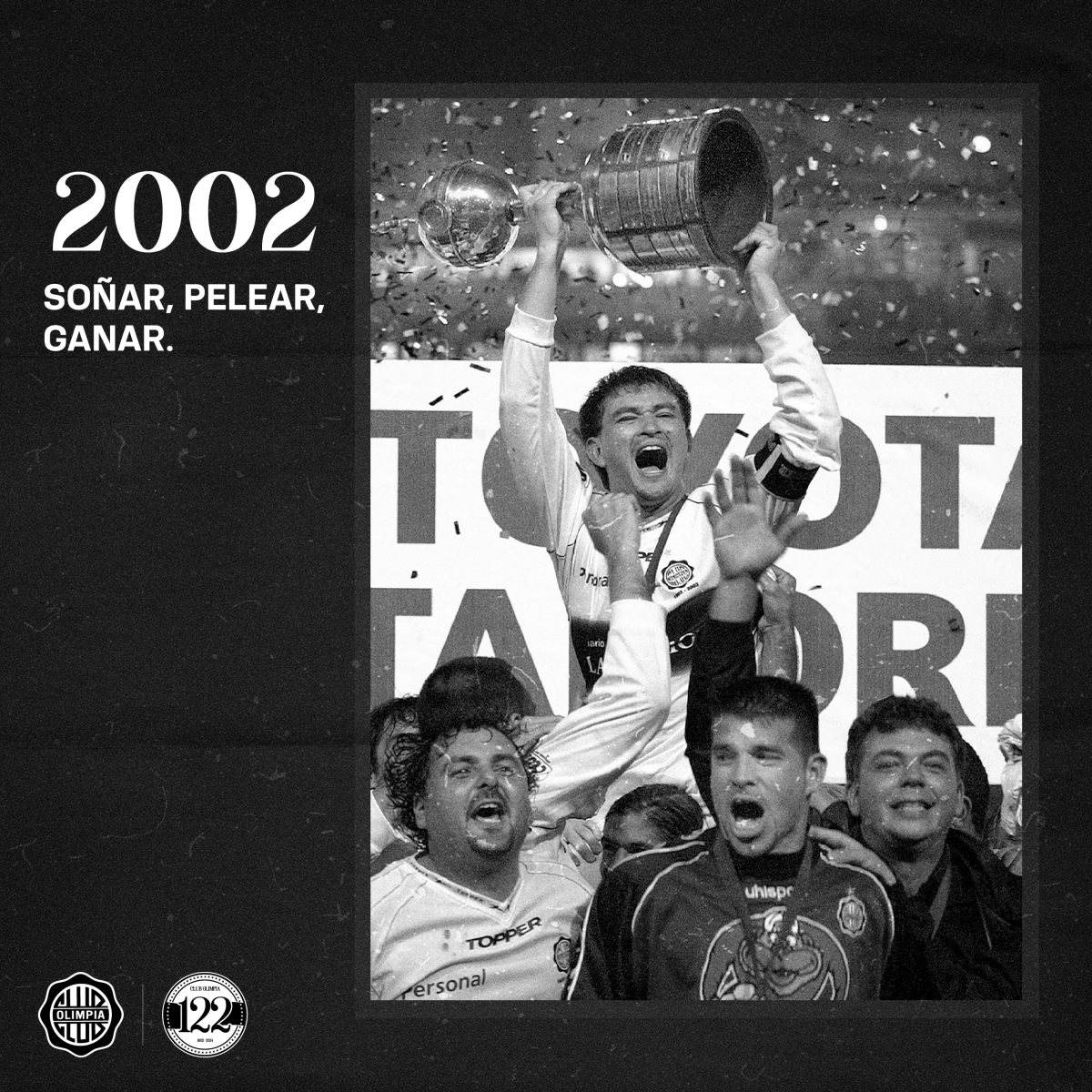 elClubOlimpia's tweet photo. 𝑳𝑨 𝑻𝑬𝑹𝑪𝑬𝑹𝑨 𝑳𝑰𝑩𝑬𝑹𝑻𝑨𝑫𝑶𝑹𝑬𝑺.

Resultado adverso en Brasil, pero nos levantamos y llegamos. Era el año de nuestro centenario y no podíamos fallar.

Soñar, pelear y ganar. Eso es Olimpia.

#MásQue4Estrellas ⭐️

#Olimpia122Años ⚪️⚫️⚪ https://t.co/DWaBX63lVj