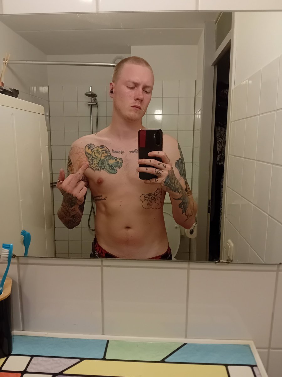 MasterGarrison_'s tweet image. Your master is hosting a bbq🥩🔥
And one of you little pigletts is paying the 300 euro bill💰