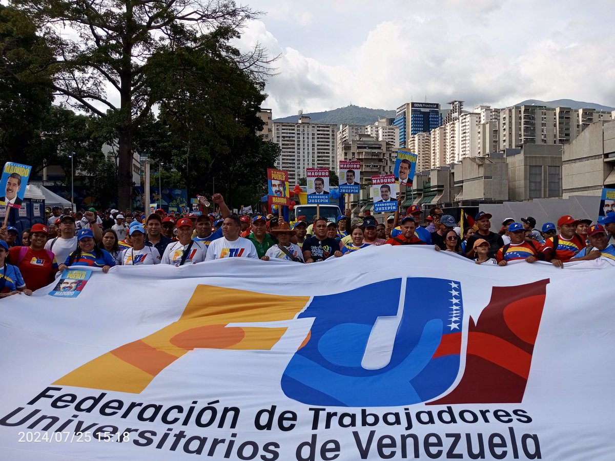 FtuvOficialVe's tweet photo. #25Jul La Esperanza está en la calle! Con @NicolasMaduro y la #FTUV este #28Jul Nosotros Venceremos!
@cbolivariana
@CELopez1112
@FtuvOficialVe
@yonemedina2512
@roberadonay
@nahum1709
@MPPEU_Ve
#PaLanteEsPaAllá
#EsperanzaCalleYPaz https://t.co/padb6KSNJw