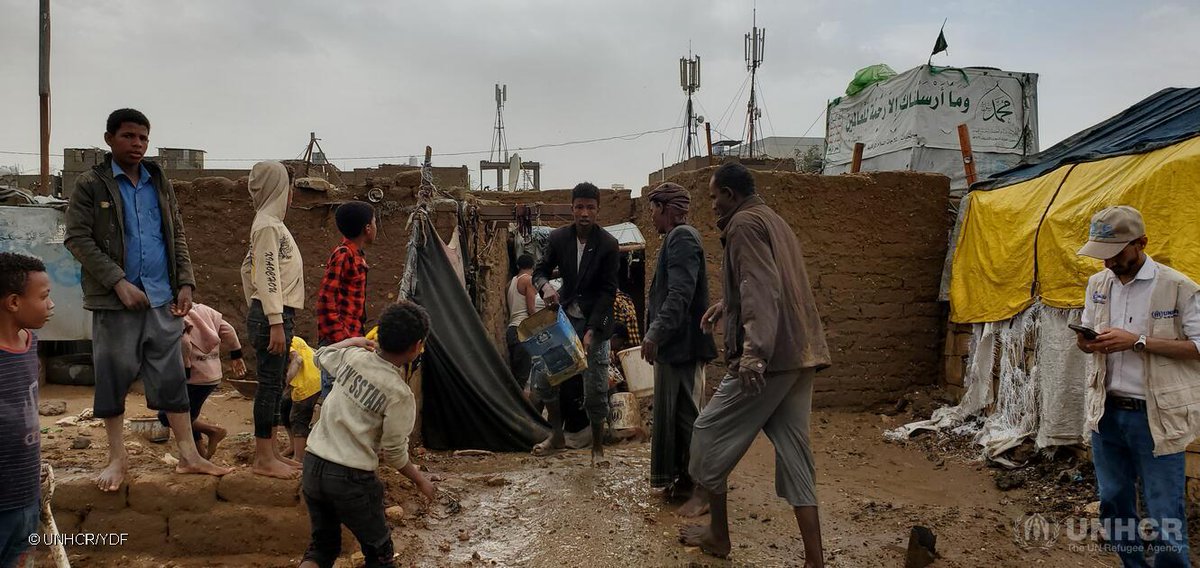 Refugees's tweet photo. 🆘 BREAKING: Devastating floods in Yemen left people in urgent need of assistance.

Teams from @UNHCRYemen are on the ground providing critical support to displaced Yemenis in flood-affected areas.

But more help is urgently needed. https://t.co/GpY80L4NYx https://t.co/CvWKYkkgW3