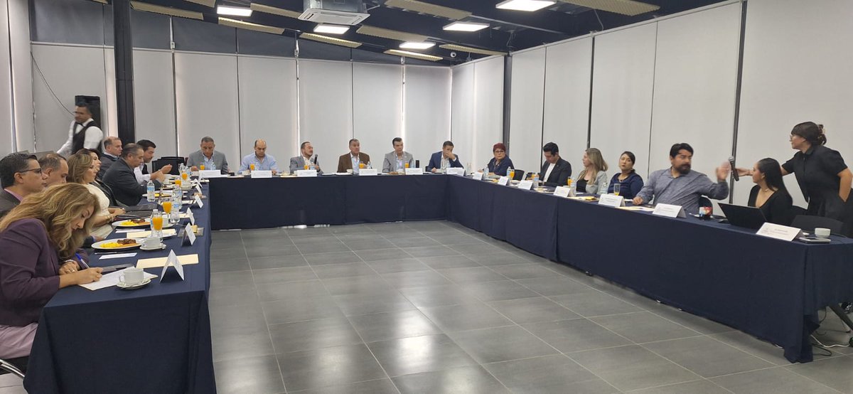#Entérate 👩💻 La Presidenta de #AmexmeLeón, participó en la reunión de Consejo Directivo de Concamin y en la Asamblea General Extraordinaria de Asociados INDUBAJ A.C. donde se discutieron estrategias para impulsar nuestro crecimiento 💼📈
¡𝑺𝒆𝒈𝒖𝒊𝒎𝒐𝒔 𝒕𝒓𝒂𝒃𝒂𝒋𝒂𝒏𝒅𝒐!