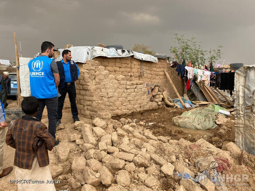 Refugees's tweet photo. 🆘 BREAKING: Devastating floods in Yemen left people in urgent need of assistance.

Teams from @UNHCRYemen are on the ground providing critical support to displaced Yemenis in flood-affected areas.

But more help is urgently needed. https://t.co/GpY80L4NYx https://t.co/CvWKYkkgW3