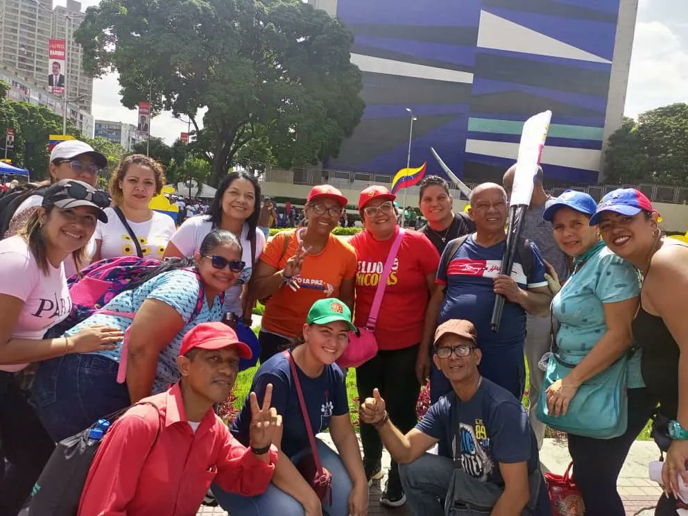 UPTvallesdeltuy's tweet photo. El huracán universitario está en #Caracas. 

Respaldando cada logro en materia universitaria, y reafirmando la territorialización del conocimiento. 

#universitariosconelgallopinto https://t.co/GUD6iGEsHQ