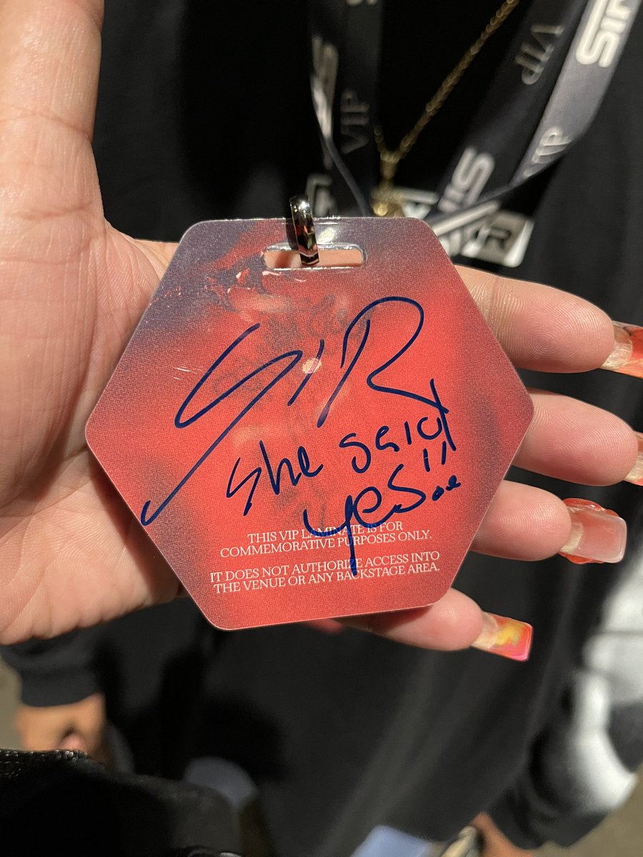 doseovj's tweet photo. My man bought us MEET &amp; GREET tickets to meet @inglewoodSiR one of my favorite artists &amp; he proposed to me in front of him last night 🥹❤️ https://t.co/ny1Aezouwn