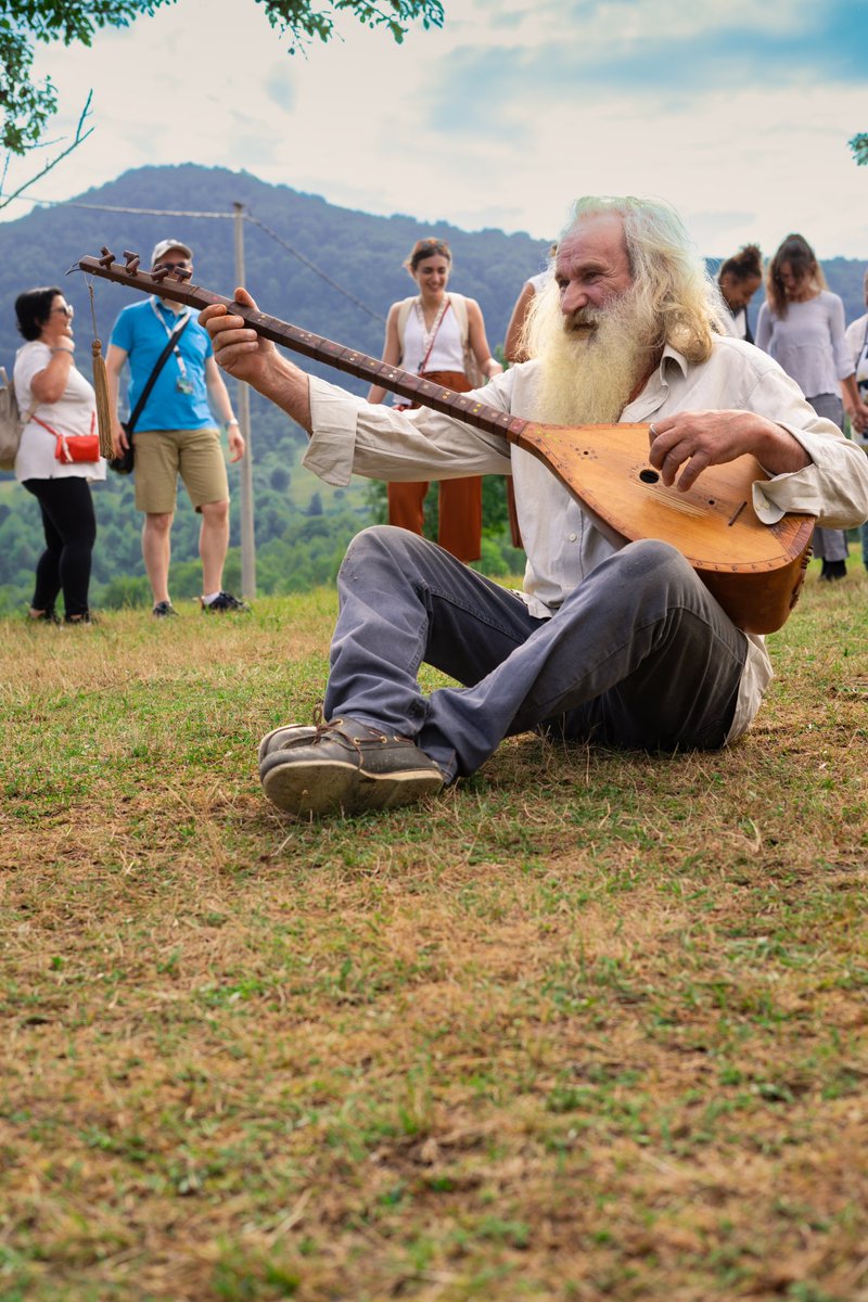 apsdeina's tweet photo. Di giornate terribili e meravigliose, di passi difficili e balli sfrenati, di storie di ieri e di oggi. In questo quarto giorno di Promemoria_Balcani ci siamo rimessɜ in viaggio, destinazione Srebrenica, con la visita del Memoriale di Potočari. Sempre insieme ✨ https://t.co/5svWNVuNHW