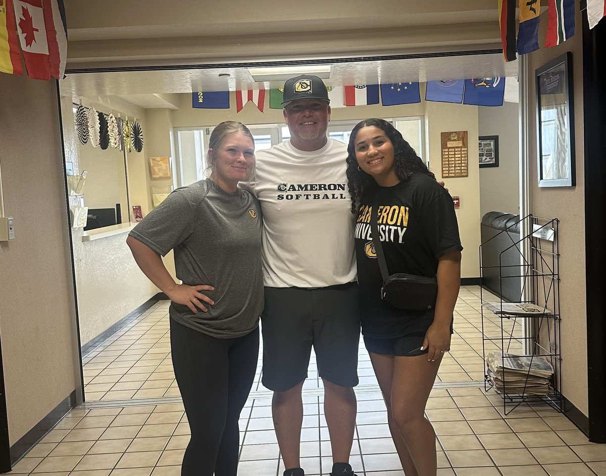 BryanKHoward1's tweet photo. Softball Staff ☑️ 
Can’t wait to work w/these two! #GoAggies https://t.co/YFdjAFoWHz