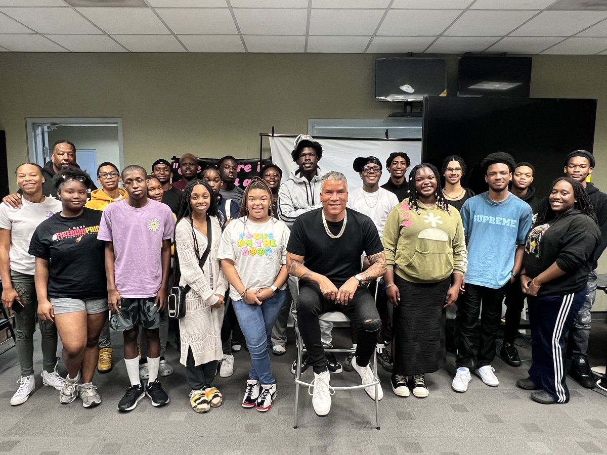 madxchildish's tweet image. “Don’t say things about yourself you wouldn’t want to be true” - @PaxtonKBaker ❤️🤍
Thank you for coming to Deanwood Radio Broadcasting, your visits always bring great insight and leave me inspired!
#dprprograms #morethanarec