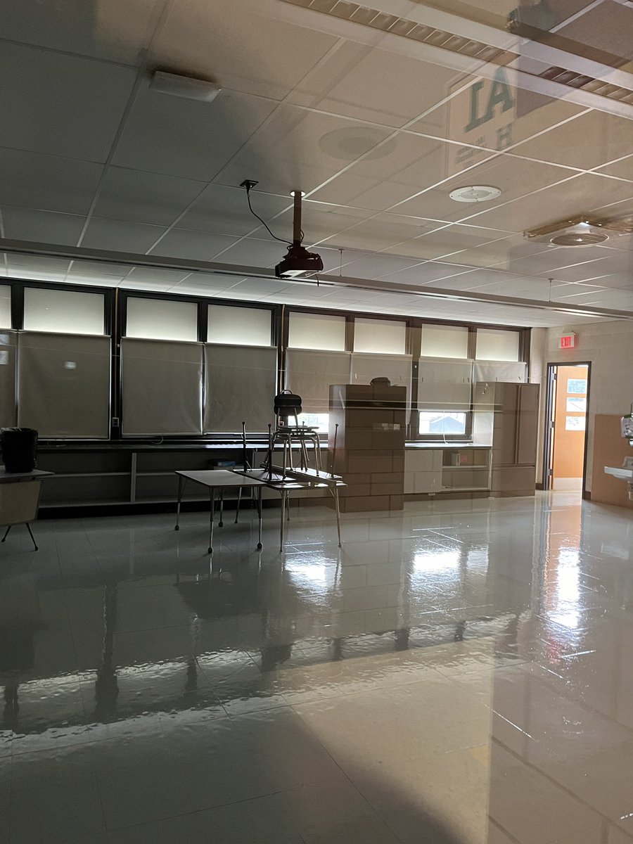 j_csd's tweet photo. Let’s close out the summer work week w/ a shout out to the Castle Hills Elem & Gunning Bedford Middle - Summertime Classroom and Hallway Heroes and Heroines!
Simply said, everyday they are hard at it preparing schools for the new year!
Thank you!
#powerofwecsd
#allkids_dcsoa https://t.co/xs3i4vhf83
