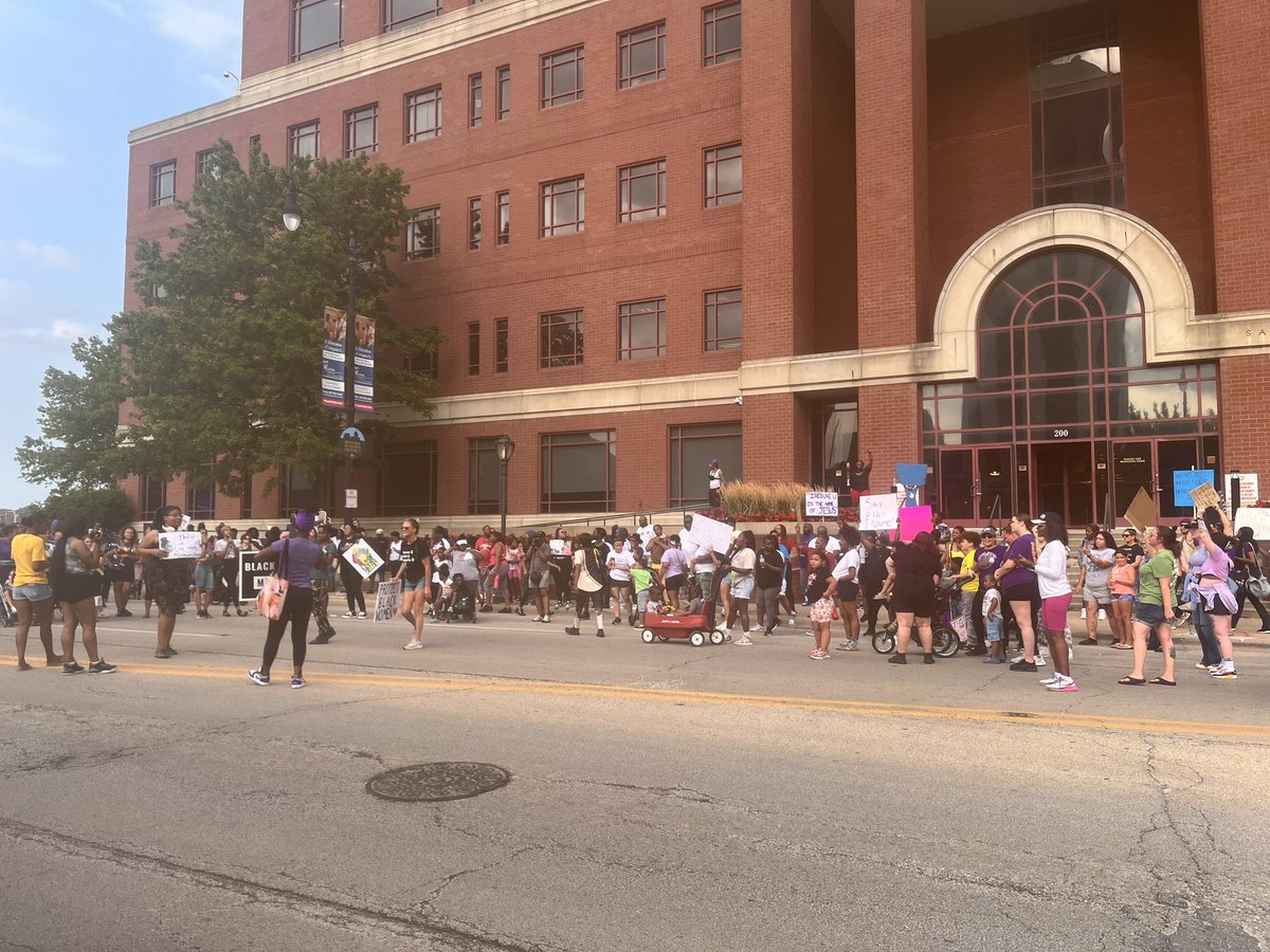 HAPPENING NOW: People in Springfield have gathered outside the Sangamon County Complex calling for justice for Sonya Massey.