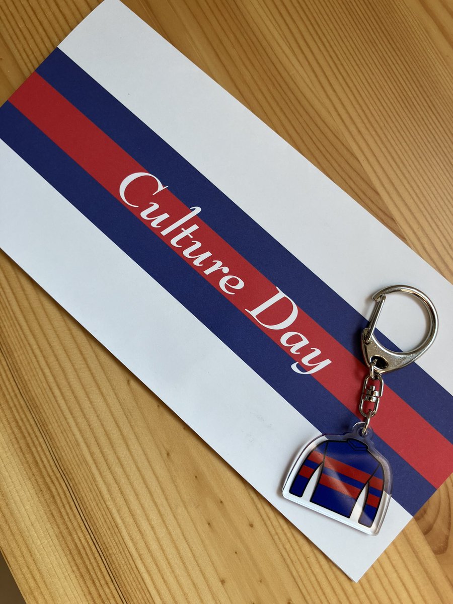 MMSHoldingsRace's tweet photo. プレゼント企画第4弾🎁

カルチャーデイの新馬戦&amp;ファンタジーSの開封済QUOカード（1,000円×2枚）➕勝負服アクリルキーホルダーのセットを1名様にプレゼントします。

⚠️QUOカードは写真撮影をするため一度だけ開封済み

応募方法
1️⃣アカウントのフォロー
2️⃣本投稿をリポスト
8月8日〆切
当選者にDM✉️ https://t.co/yJmTNbXhAY