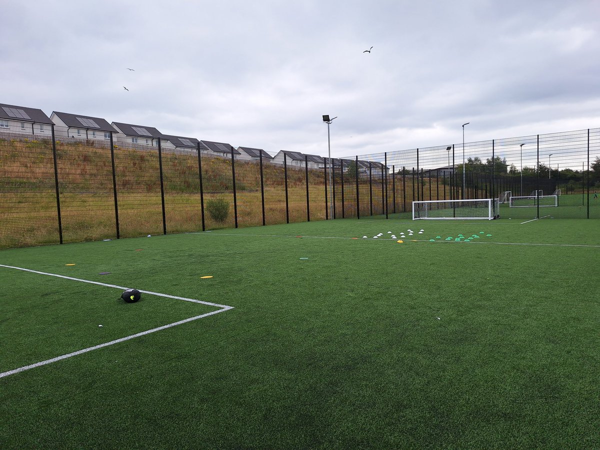 Quality <a href="/YouthScotland/">Youth Scotland</a> #iLead engage with <a href="/fare_josh/">Josh_FARE</a> <a href="/Nathan_Fare/">Nathan MacAllister</a> #Sports course yesterday.  Brilliant group who explored communication, teamwork &amp; problem solving activities while completing a Hi5 award as part of their journeys #GCB #CB4C