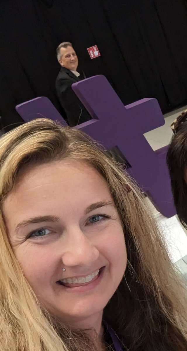 alleolabs's tweet photo. @DrNeuroChic @grinberg_t @TNRLab @theREALaivisaur @btlamb totally in photobomb mode, love it. 😂 https://t.co/qxfWySFcuU