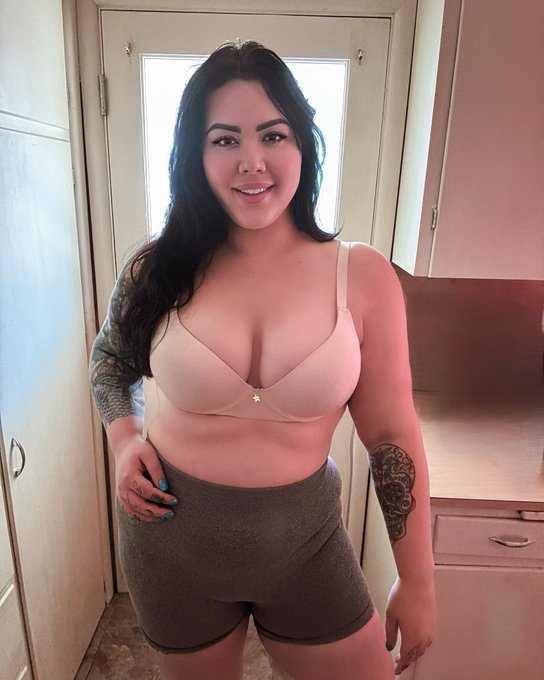 Moms home alone and ready to do absolutely nothing 😴🥱 https://t.co/JMkOGJOEU2