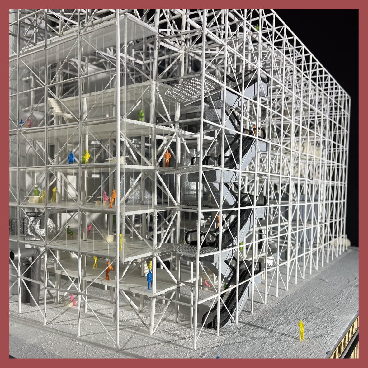 Resource Metabolizing Tokyo
-都市とエネルギーの関係の再考-
結城 健仁

産業革命以降、生産消費をつなぐものもサービス化され、本来ものがもつ多様なサイクルが引きはがされている。生産消費が合わさることで、エネルギー供給の基盤が都市の隙間を縫うように点在し、再び人と資源を繋ぎ止める。