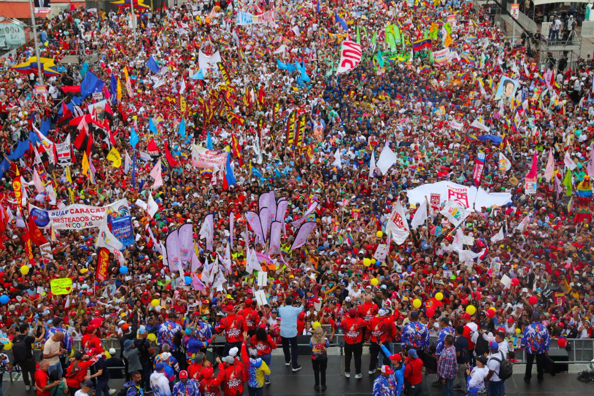 Prensa Presidencial (@presidencialven) on Twitter photo #Entérate📰|"Este pueblo le dice a la derecha radical- extremista - fascista: No se vistan que no van, porque el que va es Nicolás", subrayó <a href="/NicolasMaduro/">Nicolás Maduro</a> #Entérate📰|"Este pueblo le dice a la derecha radical- extremista - fascista: No se vistan que no van, porque el que va es Nicolás", subrayó <a href="/NicolasMaduro/">Nicolás Maduro</a>