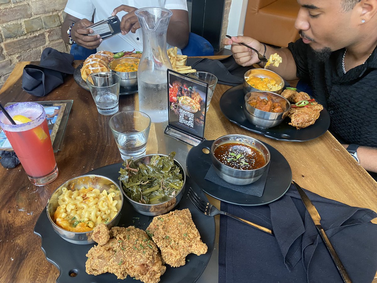 The Alpha Line of D.A.W.G. Team 🐶at our senior dinner. I had to send my dawgs off right with some good grub. Forever grateful for my guys. #DAWGSONLY