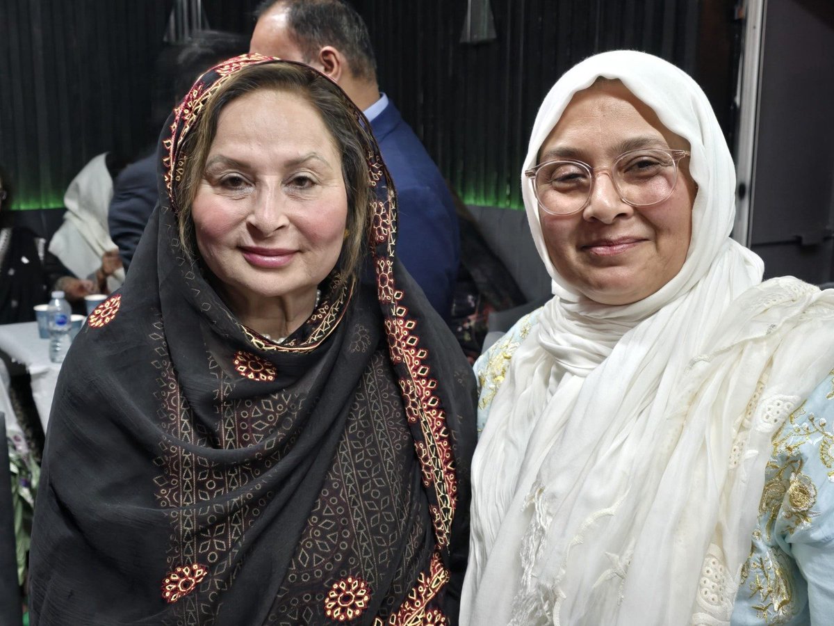 MustafiaSharif's tweet image. A Grand Evening:

Renowned Bureaucrat and Writer #YasirPirzada and his Wife Graced the Event, Celebrating #JazbaNewsAnniversary with Manchester's Elite, Mustafaiya Sharif Organisation, and the Consul General of Pakistan!

#ManchesterEvent #PakistaniCommunity #Celebration