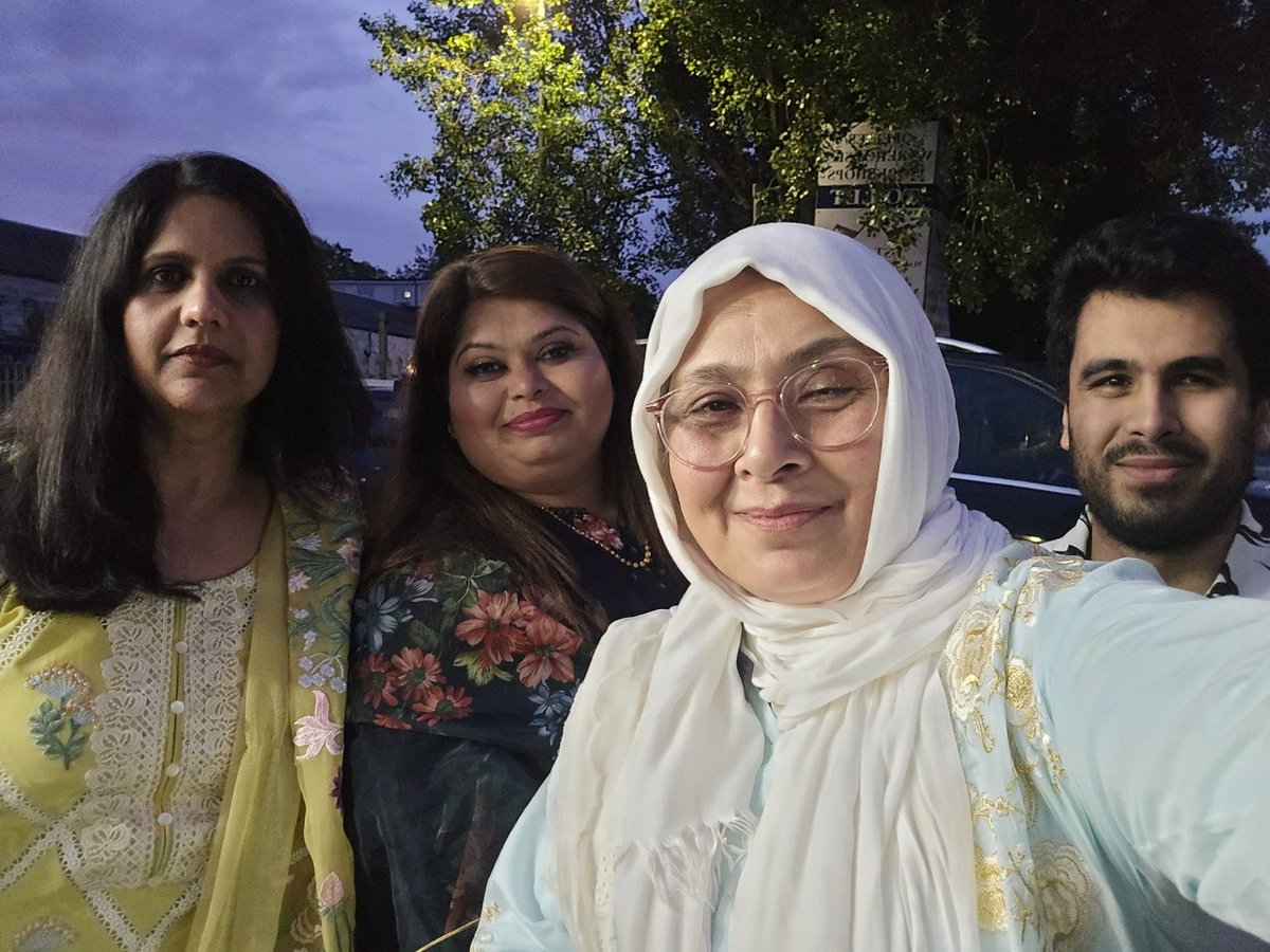 MustafiaSharif's tweet image. A Grand Evening:

Renowned Bureaucrat and Writer #YasirPirzada and his Wife Graced the Event, Celebrating #JazbaNewsAnniversary with Manchester's Elite, Mustafaiya Sharif Organisation, and the Consul General of Pakistan!

#ManchesterEvent #PakistaniCommunity #Celebration