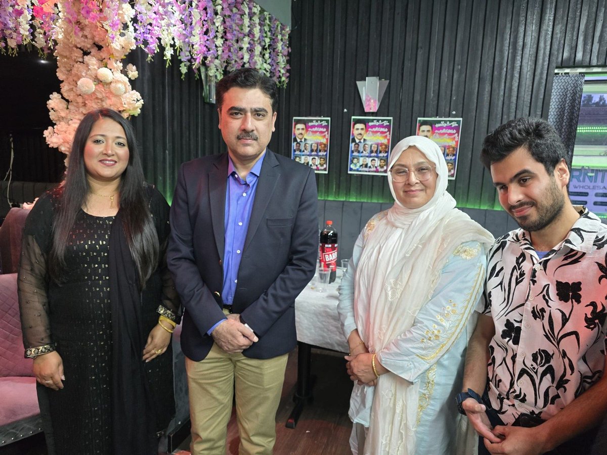 MustafiaSharif's tweet image. A Grand Evening:

Renowned Bureaucrat and Writer #YasirPirzada and his Wife Graced the Event, Celebrating #JazbaNewsAnniversary with Manchester's Elite, Mustafaiya Sharif Organisation, and the Consul General of Pakistan!

#ManchesterEvent #PakistaniCommunity #Celebration