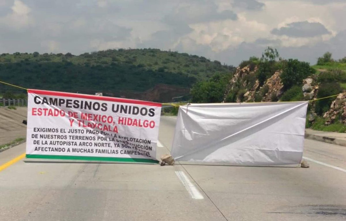 melissavegaIA's tweet photo. #EsTendencia 25•7•24 

🚨Reportan detención de Ismael 'El Mayo' Zambada en El Paso, Texas
🚘 Más de 28 horas y continúa bloqueo de ejidatarios en #ArcoNorte 
🔴 Liberan en Matamoros a profesor secuestrado ayer 
👉🏻 @zoerobledo continuará al frente del IMSS https://t.co/sBCnk2DkO1