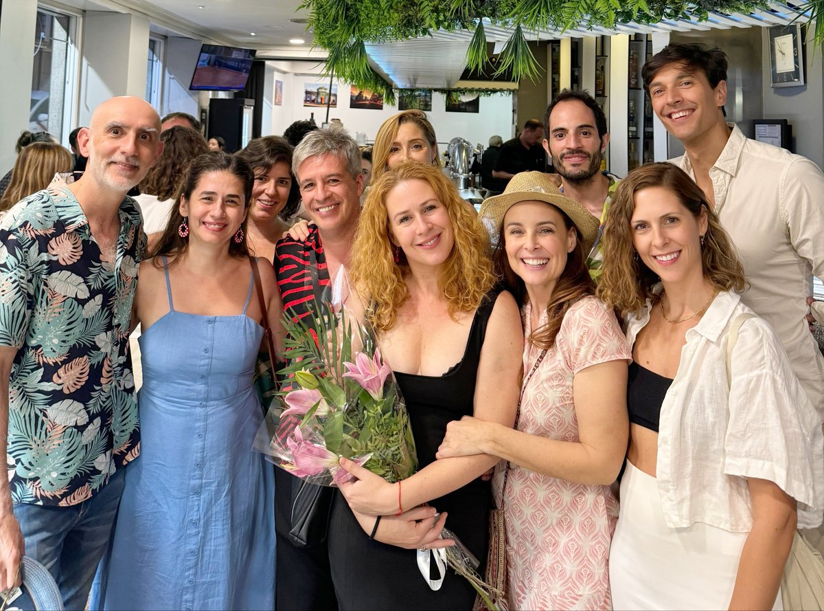 All you need IS LOVE.
#lareinadelabellezadeleenane quedan 3 en Madrid...
#alfredosanzol #vemessaespin #carlotagaviño #chemanoci #olgarodriguez #tonigalan #cristobalsuarez #silviamarso #barbarasantacruz