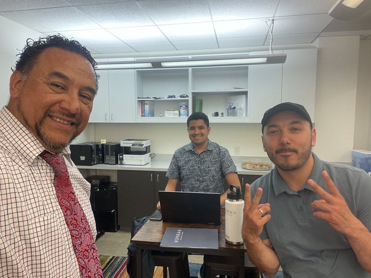 leonardoysosa's tweet photo. @EncinasLeonRE About to offer @devmissionorg Tech Hussle Workshop https://t.co/MQjHFe2uQB