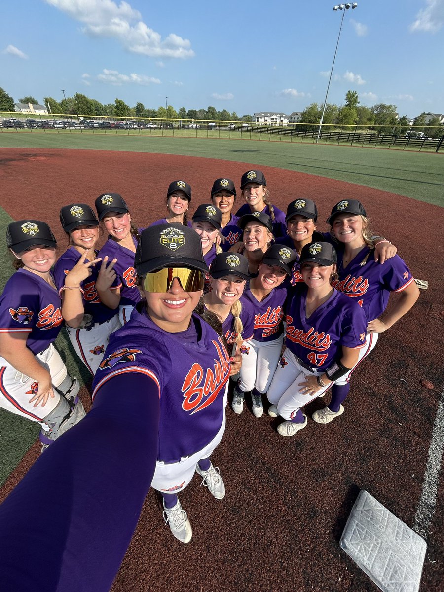 Chloe_Ream_74's tweet image. ELITE 8 ✅ 

I couldn’t be more proud of this team! Roll bandits💜🧡
@aibanditsbreer