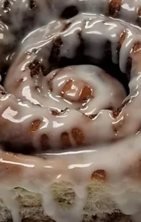 AMB_EZ4300's tweet photo. Unk tryna dig in the suga bowl wit the big spoon 😂

Till it look like a @Cinnabon https://t.co/tt2Ghjoqvf