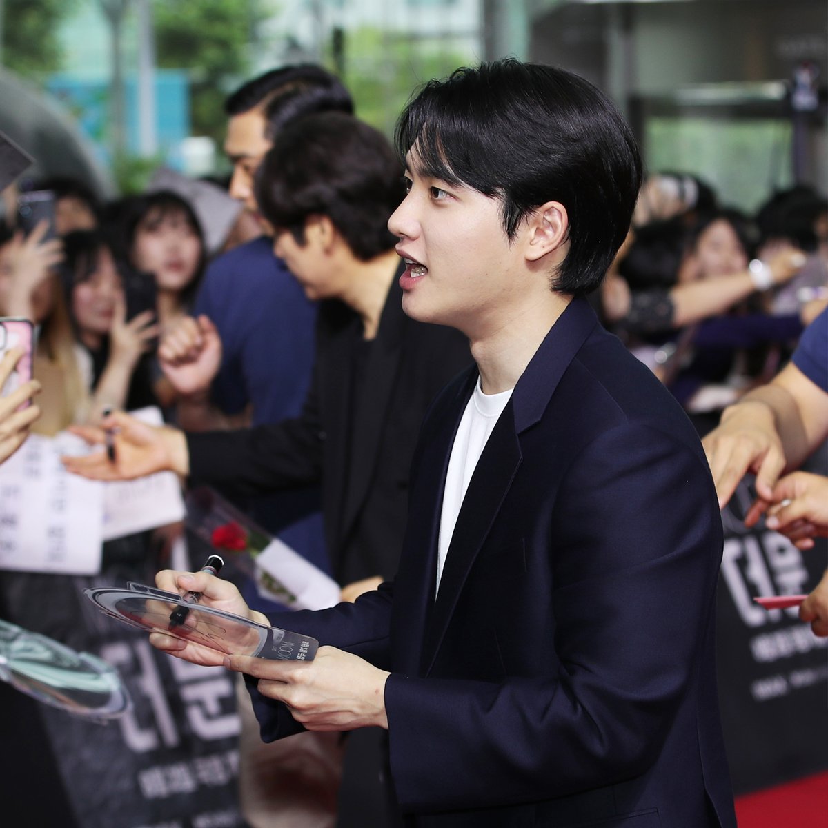 #도경수 #디오
#DohKyungSoo #kyungsoo #DO

솔로데뷔 3주년 고마워요:)
내년 4집 앨범 발매까지 
어떻게 기다리죠...?

#도경수_로즈_피어난지_3주년
#Empathy3rdAnniversary
#디오_솔로데뷔_3주년
#3YearsWithEmpathybyDO
#ドギョンス #都敬秀
