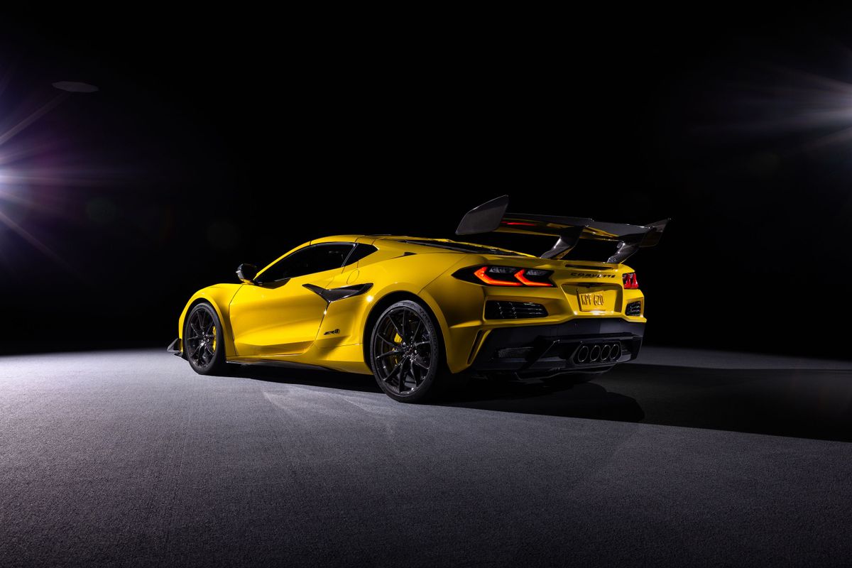 The 1,064-hp, 215-mph 2025 Chevrolet Corvette ZR1 conquers all. bit.ly/3y9x96D