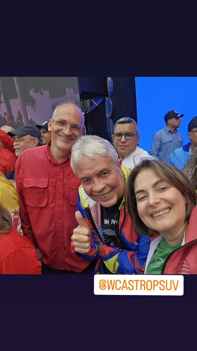 Gabrielasjr's tweet photo. Hermoso cierre de campaña “Venezuela Nuestra del Siglo XXI”

Nuestro Gallo Pinto hoy estuvo histórico llenando toda Caracas de pueblo ❤️

Gracias @NicolasMaduro por tantas alegrías 🇻🇪🙏🏻

#EsperanzaCalleYPaz https://t.co/x0Z7fINqzS