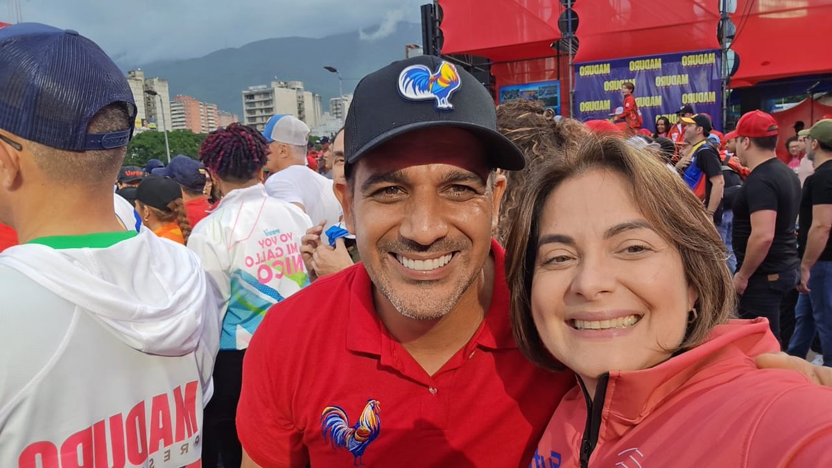 Hermoso cierre de campaña “Venezuela Nuestra del Siglo XXI”

Nuestro Gallo Pinto hoy estuvo histórico llenando toda Caracas de pueblo ❤️

Gracias <a href="/NicolasMaduro/">Nicolás Maduro</a> por tantas alegrías 🇻🇪🙏🏻

#EsperanzaCalleYPaz