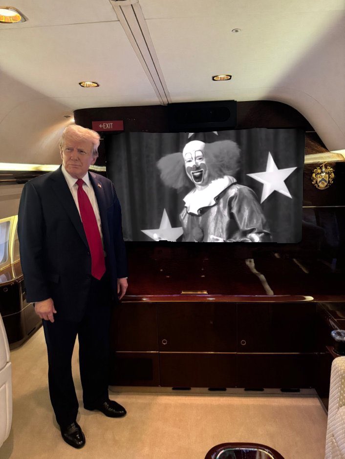 ITYSL_memes's tweet image. “Bozo did the dub. He's doing the dub, Bozo is—not ‘a guy.’”