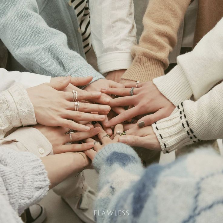 MINTYTALA's tweet photo. Hello! I'm Tala, and welcome to my Twitter/X account. Here, I'll be sharing insights, updates, and thoughts about seventeen and treasure 🩷. Don't be shy to have an interaction with me :). 

—tala˚ ༘ ೀ⋆｡˚

Thread 👇🏻 https://t.co/44cTkgcbkR
