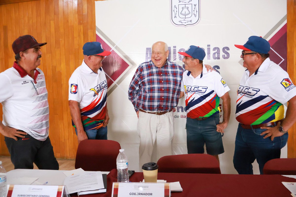 VictorCastroCos's tweet photo. Culminamos la jornada de audiencias públicas, en #LaPaz, un espacio para dar atención directa a la ciudadanía y poder canalizar sus solicitudes ante las diferentes instancias del @GobBCS, para su solución y respuesta. ¡De la mano de la ciudadanía, vamos puro pa’ delante! https://t.co/3qN3zNwuHo